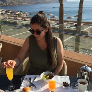 Meet your Posher, Chloe